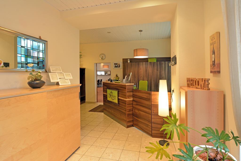 L' Angolo Ristorante & Hotel Gmbh Трир Екстериор снимка
